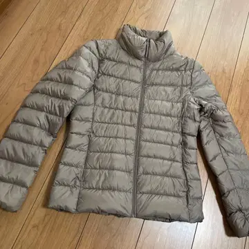 컨디션 최상 유니클로 다운 자켓 M 사이즈 여성용