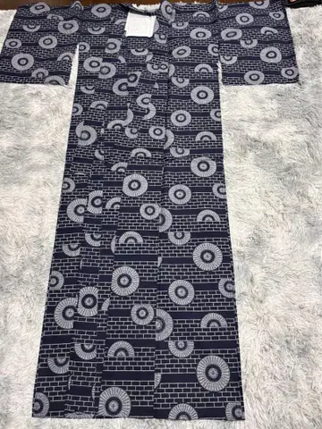 네이비 원형 무늬 유카타와 블랙 기모노 세트