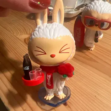 코카콜라 토끼 피규어