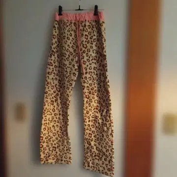 레오파드 무늬 플리스 저지와 팬츠 베이지/핑크