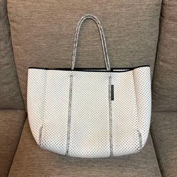 스테이트 오브 이스케이프 토트백 화이트 플라잉 솔로