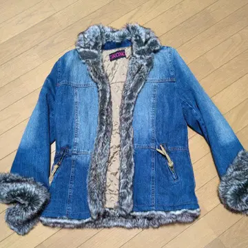 퍼 달린 데님 자켓
