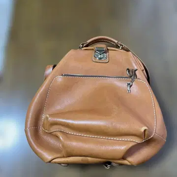 HERTZ 브라운 가죽 백팩