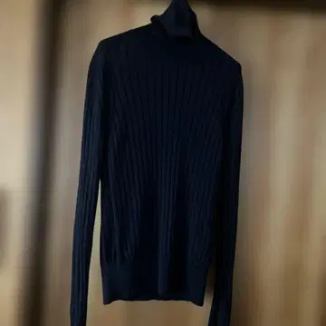 슬론 SLOAN 리브 터틀넥 니트 네이비