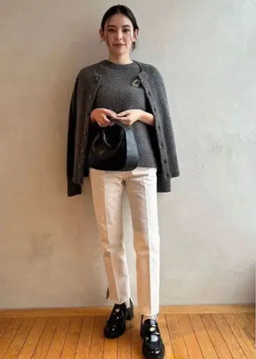 Mila Owen 밑단 단차 옆 슬릿 데님 팬츠