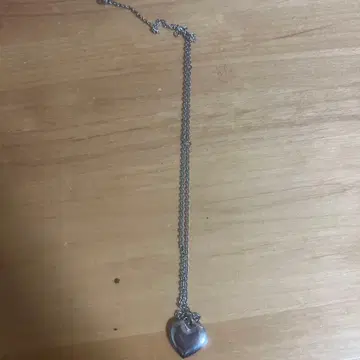 실버 하트형 목걸이