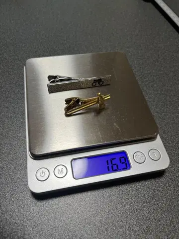 순은 넥타이핀 2개