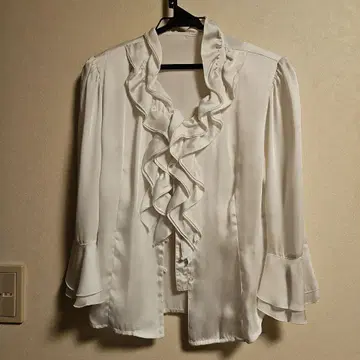 코러스, 파티 화이트 프릴 블라우스