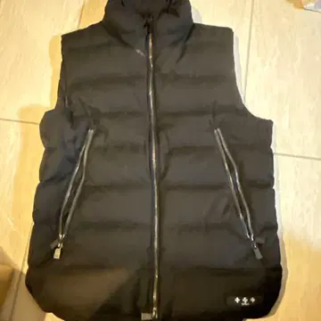 TATRAS 블랙 다운 베스트