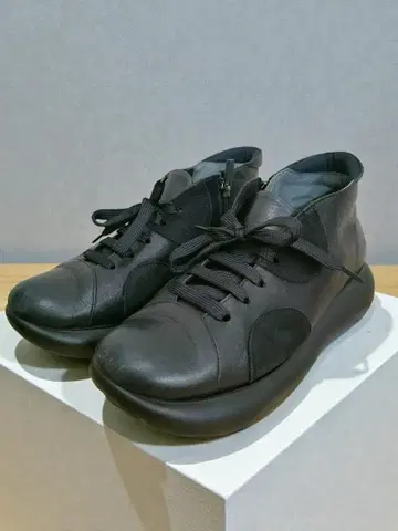 지우 블랙 통굽 스니커즈 EEE 23.5