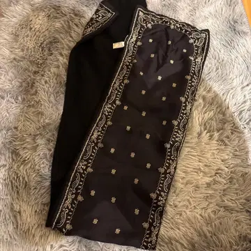 마가렛호웰 블랙 스톨 머플러