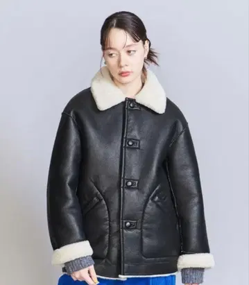 가죽 퍼 박스 실루엣 무스탕 코트 S 사이즈