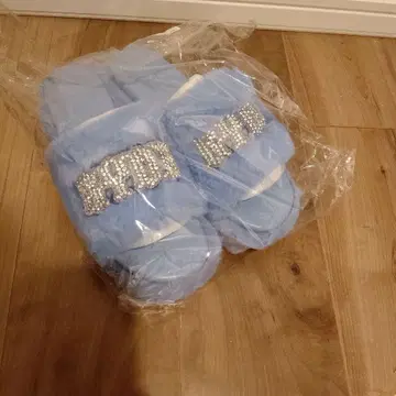 제이다 스카이블루 퍼 샌들 비쥬 장식 포함