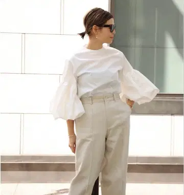 즉시 완판 셀 리 화이트 벌룬 슬리브 블라우스 M