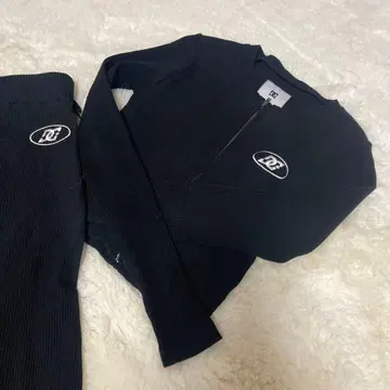 블랙 집업 가디건과 롱 스커트 세트