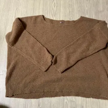 쓰리닷츠 브라운 긴팔 니트 스웨터