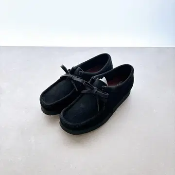 클락스 왈라비 블랙스 에이드 23.5