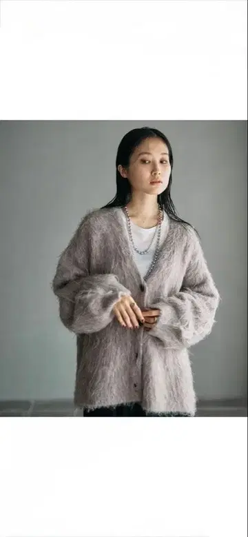 LEPSIM 5게이지 샤기 V넥 가디건 라이트 베이지