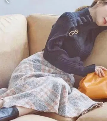 스나이델 snidel 프릴 브로치 포함 스웨터 몇 회 사용