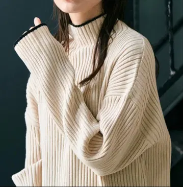 프릭스스토어 배색 라인 리브 니트