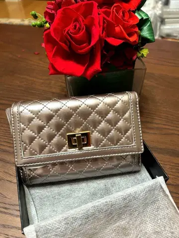 실버 퀼팅 장지갑