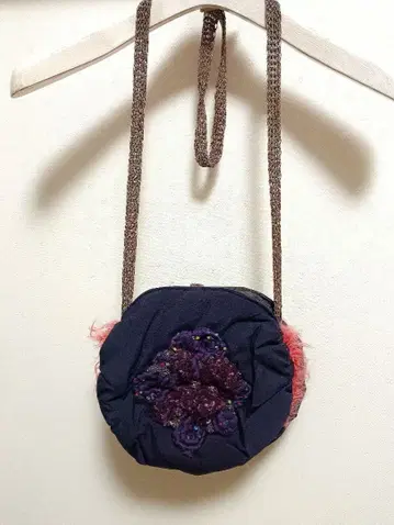 사토 섬유 자수 꽃무늬 숄더백 엠앤쿄코