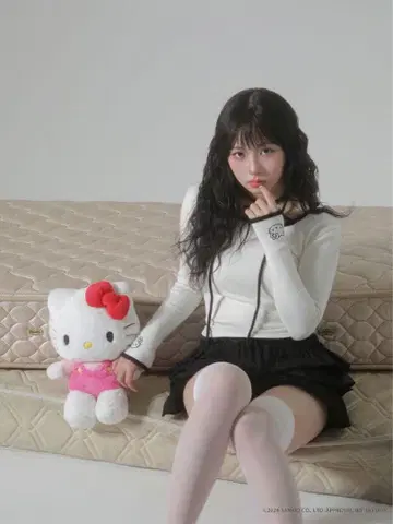 bubbles[HELLO KITTY 콜라보] 샤기 니트