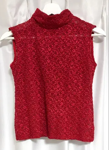 MURRAL 레이스 하이넥 슬리브리스 상의 빨간색 레이스