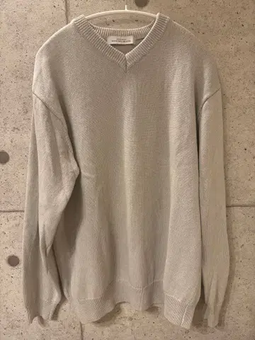 그린 라벨 릴랙싱 라이트 그레이 V넥 니트 스웨터