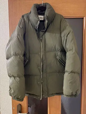 ZARA 올리브 그린 다운 자켓