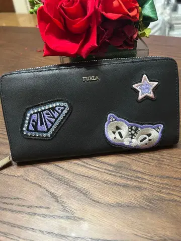 FURLA 패치 포함 블랙 장지갑