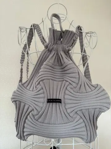 한국 브랜드 PLEATSMAMA 그레이 백팩