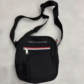 TOMMY HILFIGER 블랙 숄더백