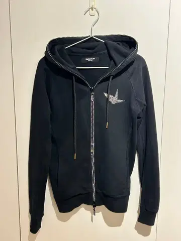 편집 중 PLUGUALES 릴랙스 핏 후드티 블랙