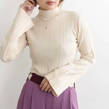 [ Eimee Law ] 펄 버튼 리브 니트