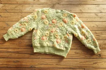 꽃무늬 레이스 니트 스웨터