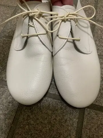 야마비 댄스 화이트 플랫슈즈