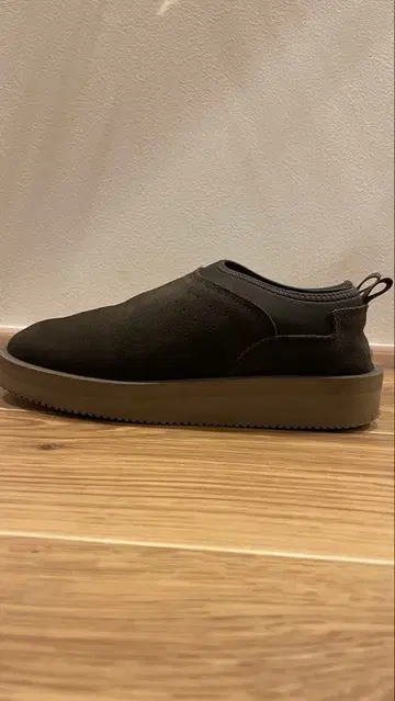 스이코크 무스탕 스웨이드 슬립온