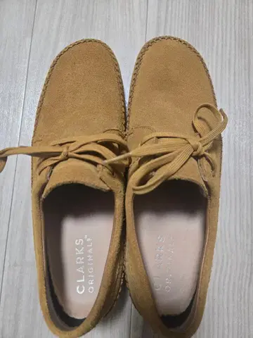 CLARKS ORIGINALS 스웨이드 모카신