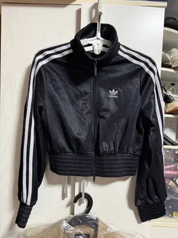 adidas 크롭 트랙 자켓 블랙