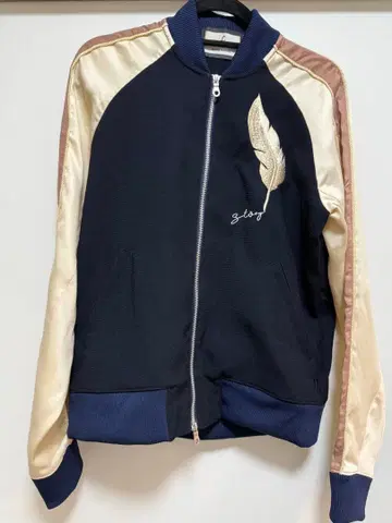 네이비 깃털 자수 집업 자켓