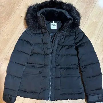 ZARA 퍼 달린 블랙 다운 자켓
