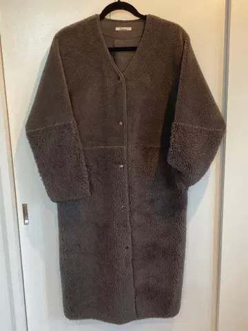 페이크 무스탕 그레이 롱 코트