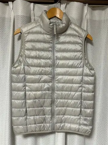 유니클로 울트라 라이트 다운 베스트 사이즈 S 남성용