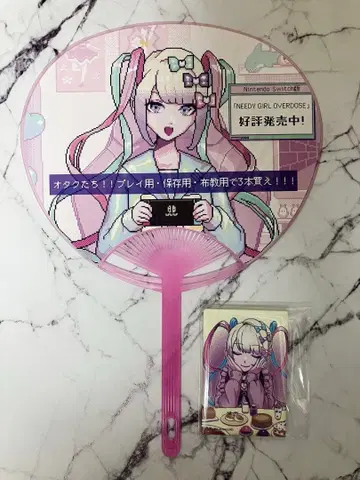 NEEDY GIRL OVERDOSE 초텐짱 부채 캔뱃지