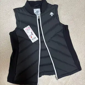 데상트 다운 베스트 M 미사용 새상품 택 제거 - 네고 불가