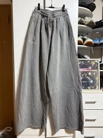 메종 스페셜 그레이 와이드 팬츠 자수 로고 포함