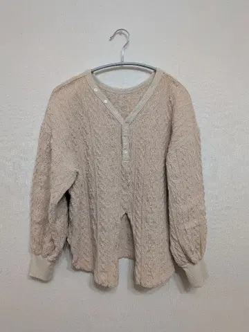 QUINOABOUTIQUE 키누아부티크 베이지 케이블 티셔츠