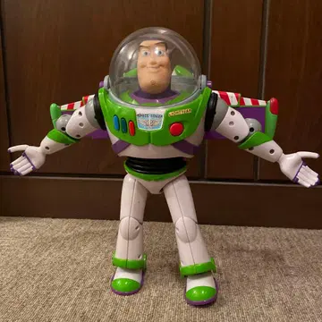 버즈 라이트이어 피규어 날개 전개 기능 포함