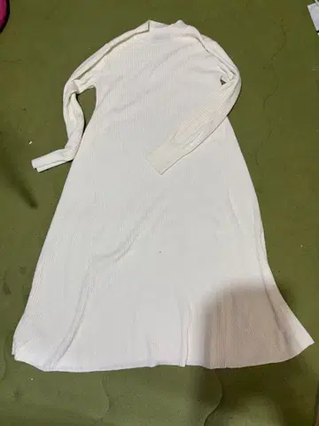 화이트 리브 롱 니트 원피스